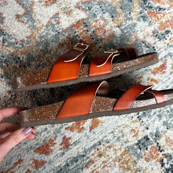 Madden Girl Brown Double Strap Buckle Cork Footbed Sandals Size 9 New - Picture 2 of 7